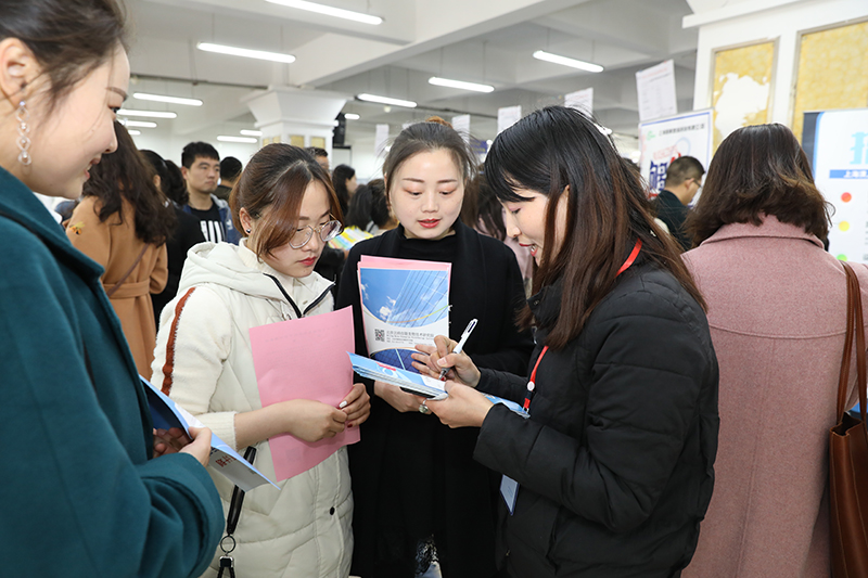 双选会4.jpg 双选会4.jpg