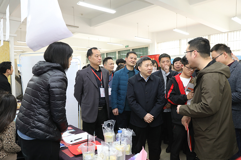 双选会2.jpg 双选会2.jpg