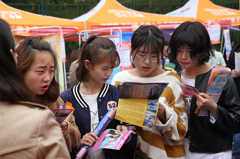 AT8V8619 拷贝.jpg AT8V8619 拷贝.jpg